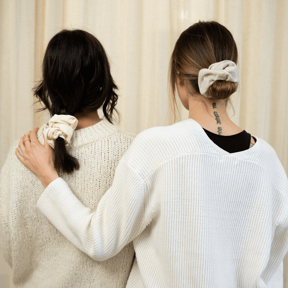 
                  
                    brunette girls wearing linen scrunchies
                  
                